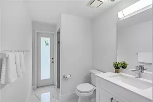 950 NW 197th Terrace, Pembroke Pines, FL 33029 - Photo 17