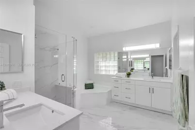 950 NW 197th Ter, Pembroke Pines, FL 33029 - Photo 31