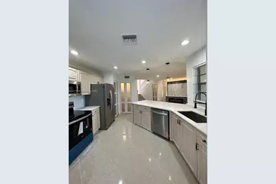 9177 W Sunrise Blvd, Plantation, FL 33322 - Photo 5