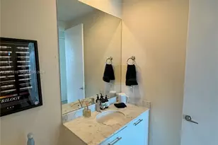 55 SE 6th St, Miami, FL 33131 - Photo 11