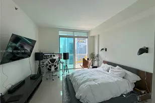 55 SE 6th St, Miami, FL 33131 - Photo 9