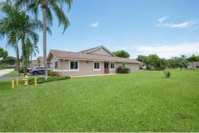 5200 W Lakes Dr, Deerfield Beach, FL 33442 - Photo 1