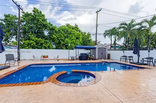 233 W 39th Pl, Hialeah, FL 33012 - Photo 3