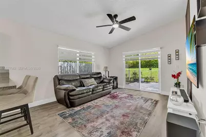 631 SW 176th Ave, Pembroke Pines, FL 33029 - Photo 17