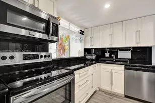 18707 NE 14th Ave, Miami, FL 33179 - Photo 17
