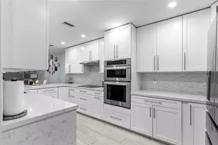 1064 NW 97th Ave, Pembroke Pines, FL 33024 - Photo 11