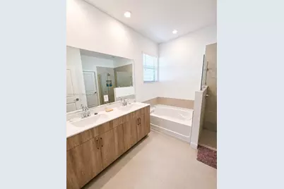 8740 SW Kanner Oaks Dr, Stuart, FL 34997 - Photo 9