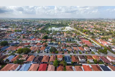 8126 NW 199th Ter, Hialeah, FL 33015 - Photo 33
