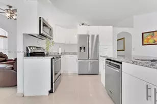 8021 SW 158th Pl, Miami, FL 33193 - Photo 15