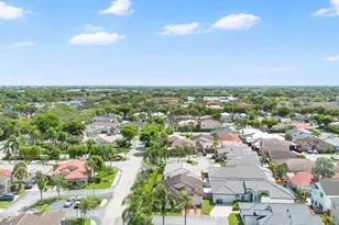 8021 SW 158th Pl, Miami, FL 33193 - Photo 9