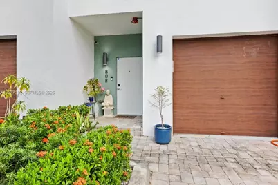 808 NW 44th Ter, Plantation, FL 33317 - Photo 5