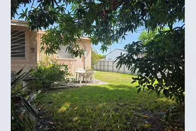 3070 NW 6th St, Miami, FL 33125 - Photo 23
