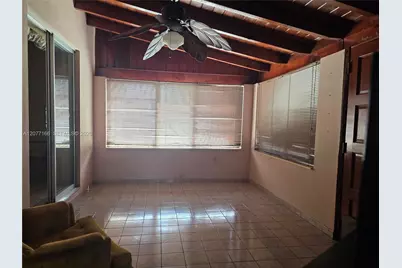 3070 NW 6th St, Miami, FL 33125 - Photo 15
