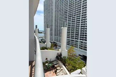 1750 N Bayshore Dr #1216, Miami, FL 33132 - Photo 3