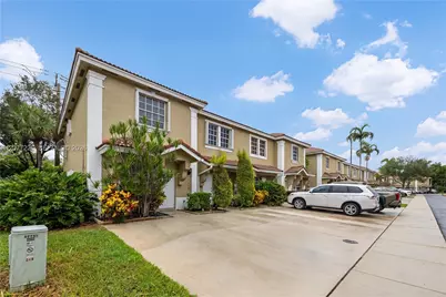 762 SW 122nd Ter, Pembroke Pines, FL 33025 - Photo 3
