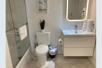1200 Brickell Bay Dr #3705, Miami, FL 33131 - Photo 3