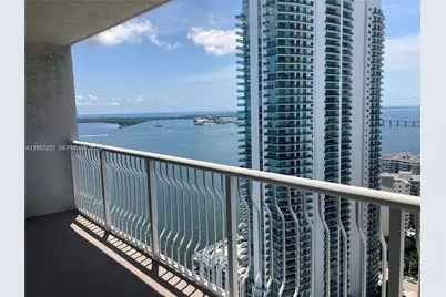 1200 Brickell Bay Dr #3705, Miami, FL 33131 - Photo 7