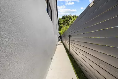 52 NE 47th St, Miami, FL 33137 - Photo 41
