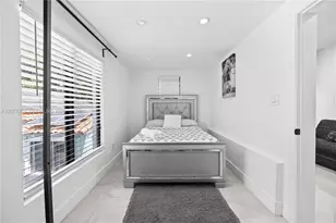 52 NE 47th St, Miami, FL 33137 - Photo 23
