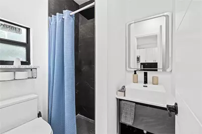 52 NE 47th St, Miami, FL 33137 - Photo 31