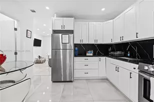 52 NE 47th St, Miami, FL 33137 - Photo 27