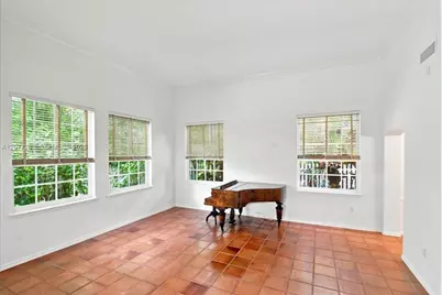 6473 Sunset Dr, South Miami, FL 33143 - Photo 9
