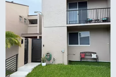 9171 Fontainebleau Blvd #5, Miami, FL 33172 - Photo 3