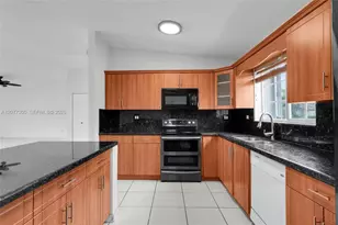 18600 SW 127th Pl, Miami, FL 33177 - Photo 11