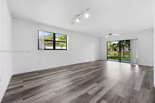 9877 Nob Hill Ct, Sunrise, FL 33351 - Photo 3