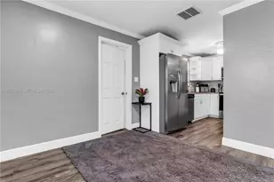 841 NE 59th St, Oakland Park, FL 33334 - Photo 5