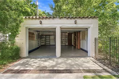 665 N Greenway Dr, Coral Gables, FL 33134 - Photo 13