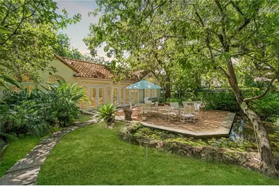 665 N Greenway Dr, Coral Gables, FL 33134 - Photo 9