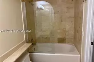 170 SE 14th St, Miami, FL 33131 - Photo 17