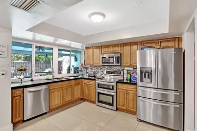 7221 Fairway Blvd, Miramar, FL 33023 - Photo 11