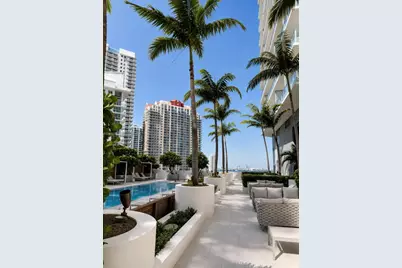 1300 Brickell Bay Dr #1807, Miami, FL 33131 - Photo 9