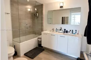 1300 Brickell Bay Dr, Miami, FL 33131 - Photo 7