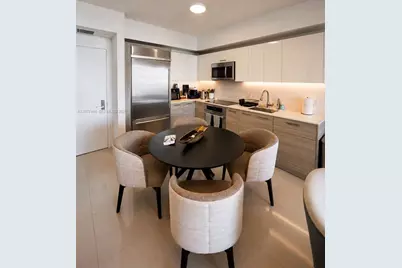 1300 Brickell Bay Dr #1807, Miami, FL 33131 - Photo 5