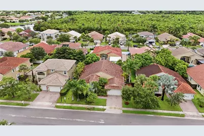 1010 SW 191st Ter #0, Pembroke Pines, FL 33029 - Photo 33
