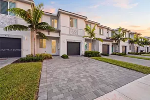 746 SE 14th St, Homestead, FL 33034 - Photo 1