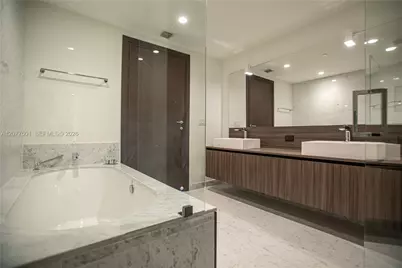 1000 Brickell Plz #2610, Miami, FL 33131 - Photo 7