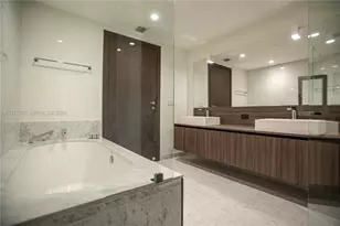1000 Brickell Plaza, Miami, FL 33131 - Photo 7