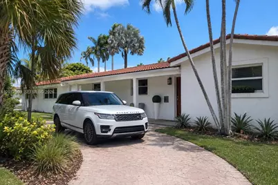 909 N 13th Ct, Hollywood, FL 33019 - Photo 1