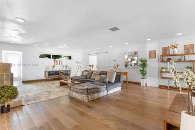 8220 Hawthorne Ave, Miami Beach, FL 33141 - Photo 15
