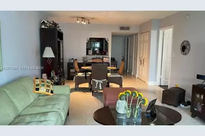 100 Lakeview Dr #103, Weston, FL 33326 - Photo 3