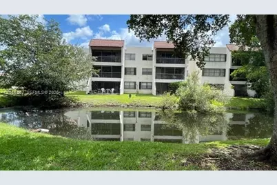 100 Lakeview Dr #103, Weston, FL 33326 - Photo 1