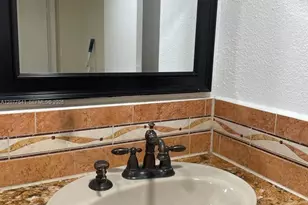 7075 NW 186th St, Hialeah, FL 33015 - Photo 11