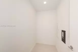 1400 Biscayne, Miami, FL 33132 - Photo 13