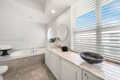 5801 Collins Ave #PH1600, Miami Beach, FL 33140 - Photo 47