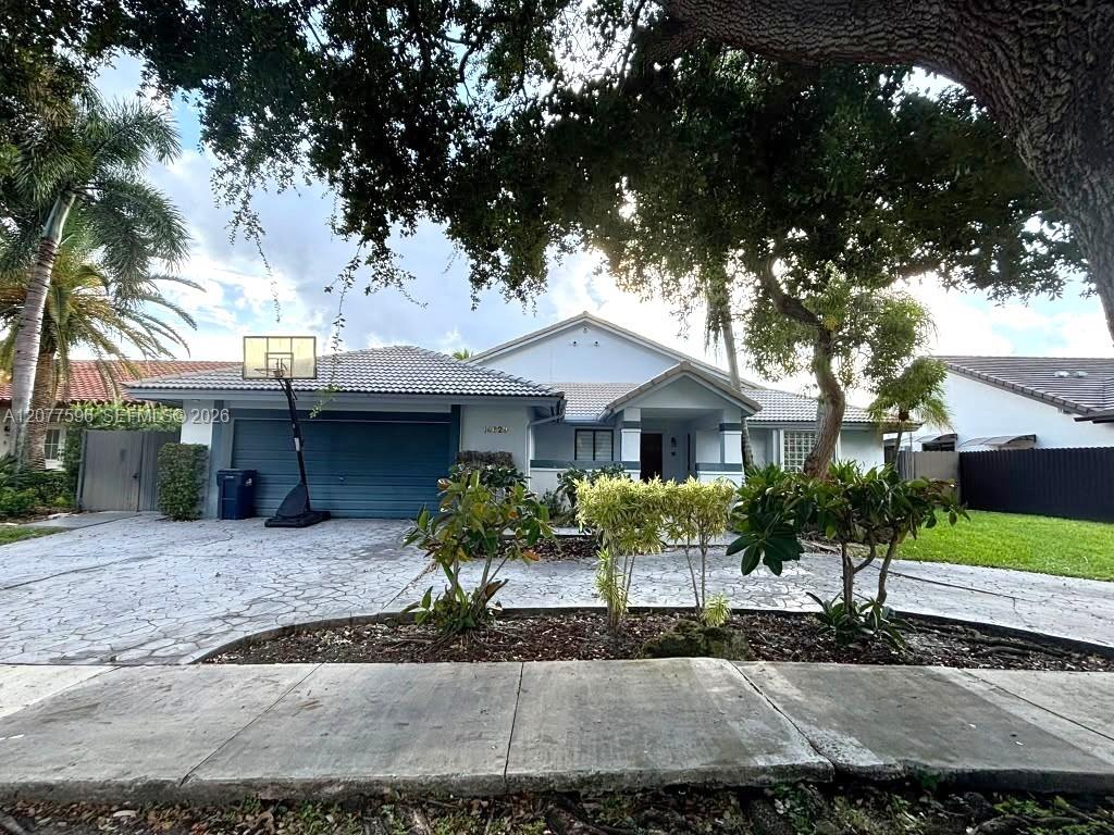 14629 Glencairn Rd - 14629 Glencairn Rd, Miami Lakes, FL 33016 Luxury Property | Jose Angel Pina
