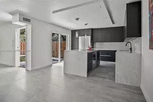 2161 Orange Grove Dr, Davie, FL 33324 - Photo 3
